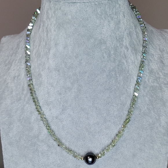 Stunning Light Sage Krakovski and Pearl Necklace - Picture 5 of 5